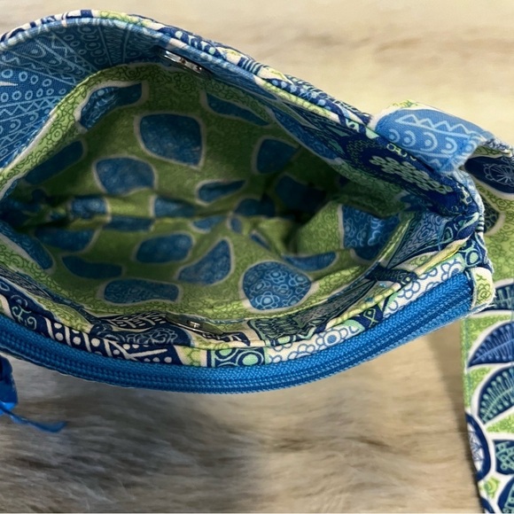 VERA BRADLEY Doodle Daisy Little Flap Hipster Green Blue Floral 2011 Crossbody - Picture 15 of 17
